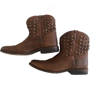Frye Wyatt Disc Short Boot Style #76684
Size 9M